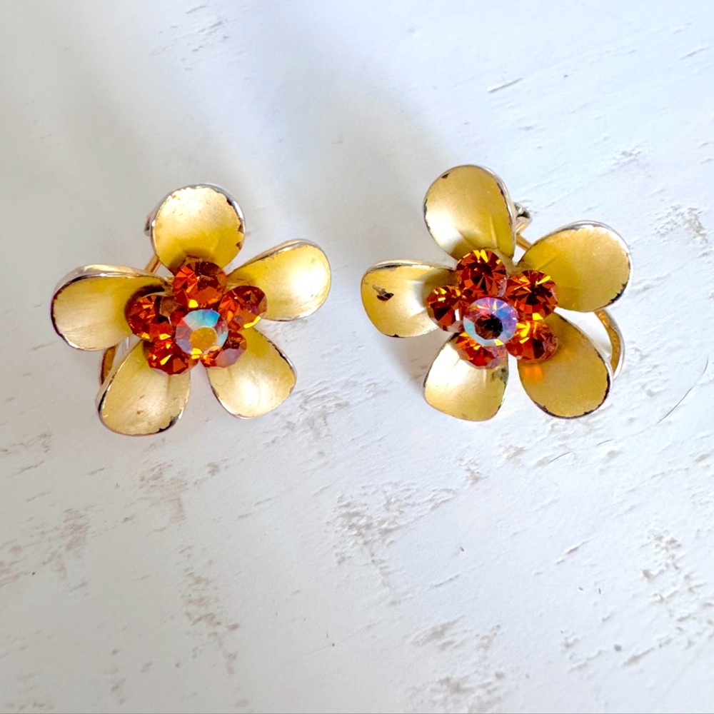 Vintage Daisy Pierced Clip On Earrings